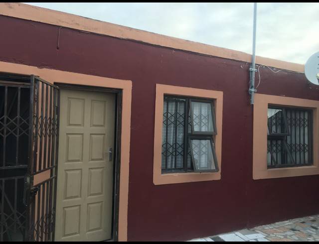 4 BEDROOM FREEHOLD FOR SALE IN PHILIPPI